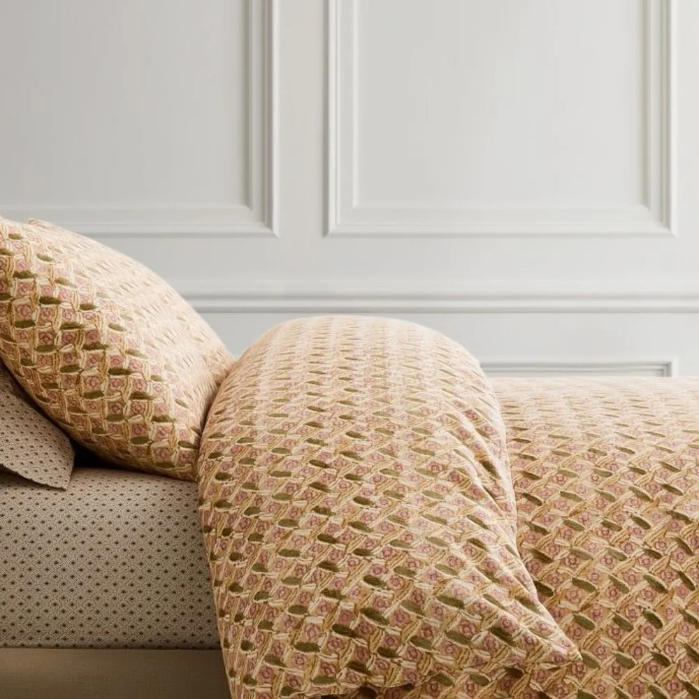 West Elm Pierce & Ward F/Q Floral Lattice Duvet Cover in Mahogany Rose - Picture 2 of 4
